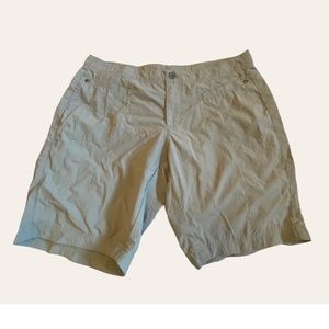 Isis shorts NWOT